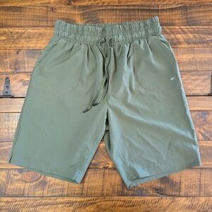 Legend LEG3ND Shorts Green Active Stretch Comfort Athleisure Gym Pockets Mens M